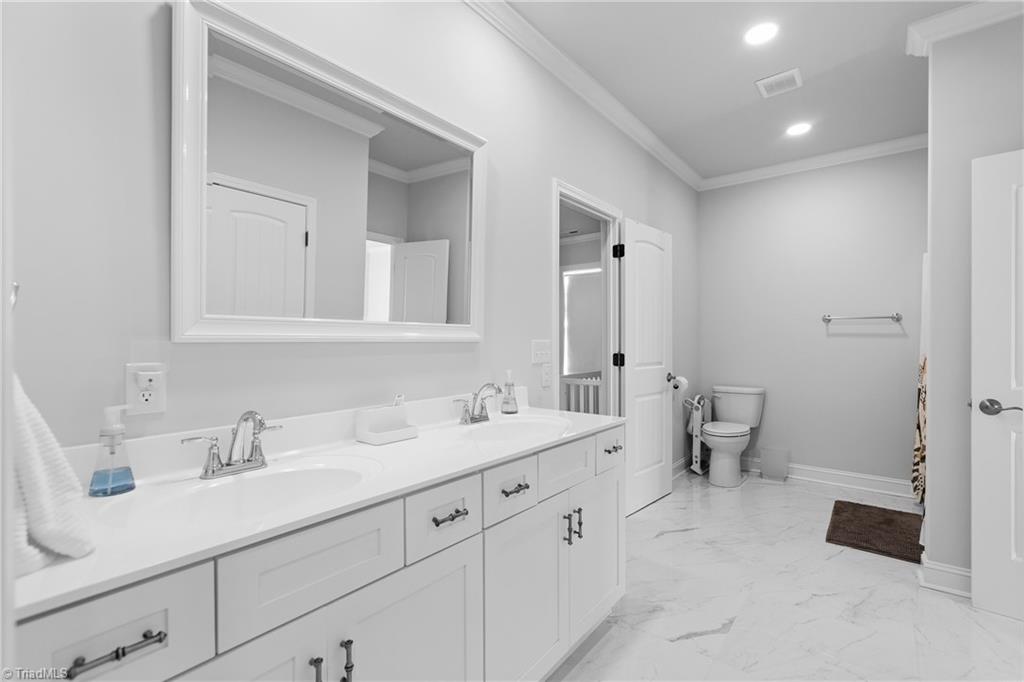 property viewer photo 30