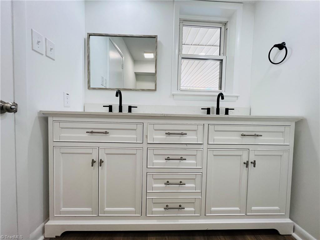 property viewer photo 35