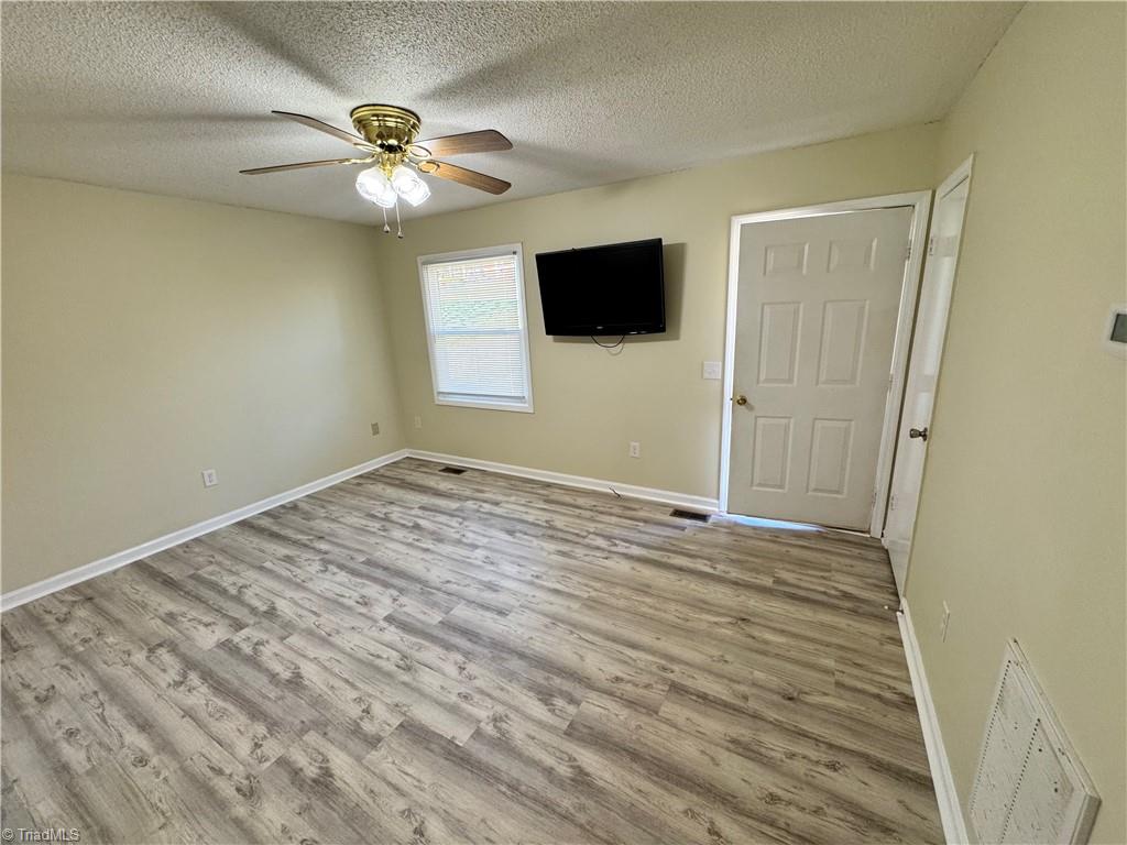 property viewer photo 3