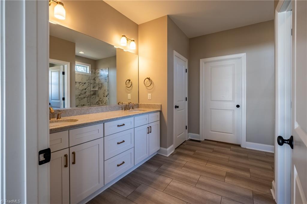 property viewer photo 23