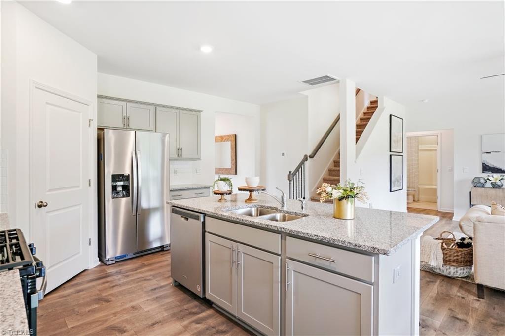 property viewer photo 10