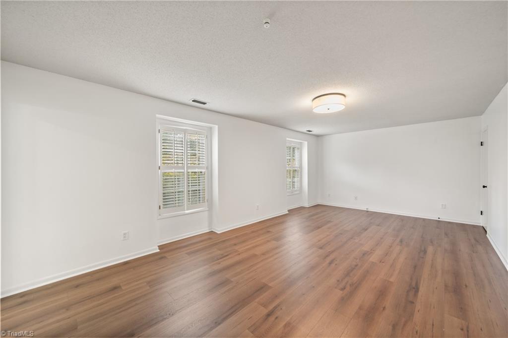 property viewer photo 15