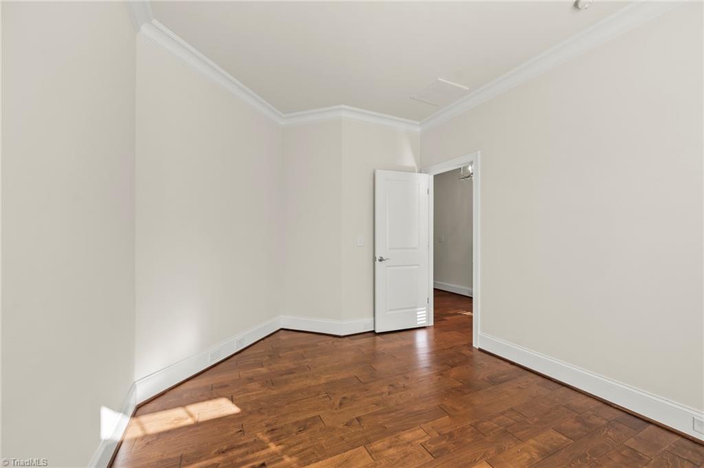 property viewer photo 3