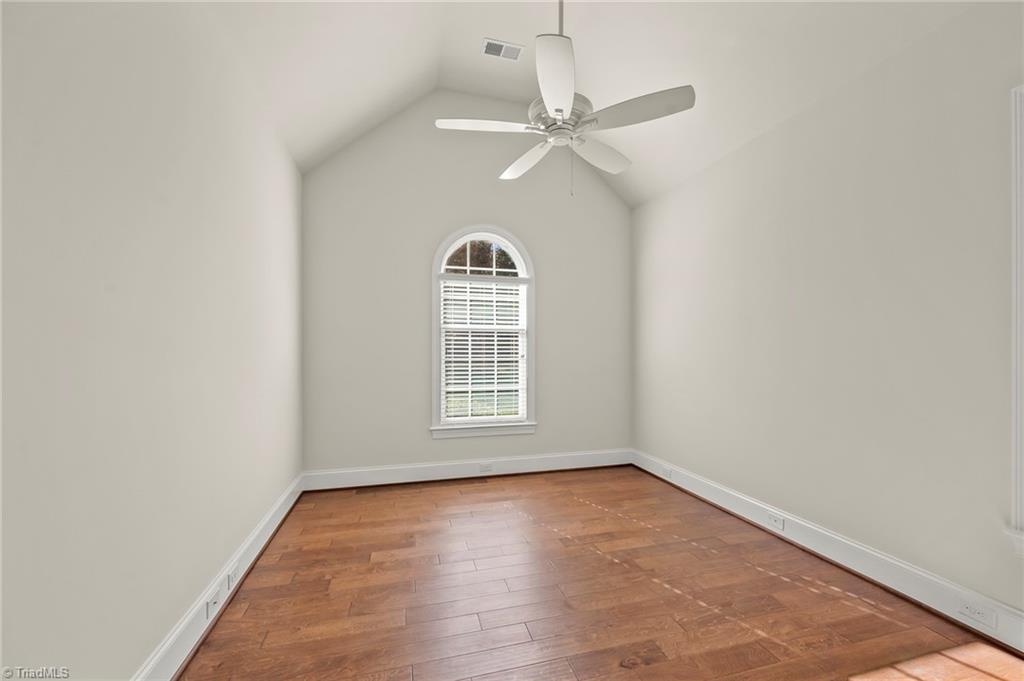 property viewer photo 7