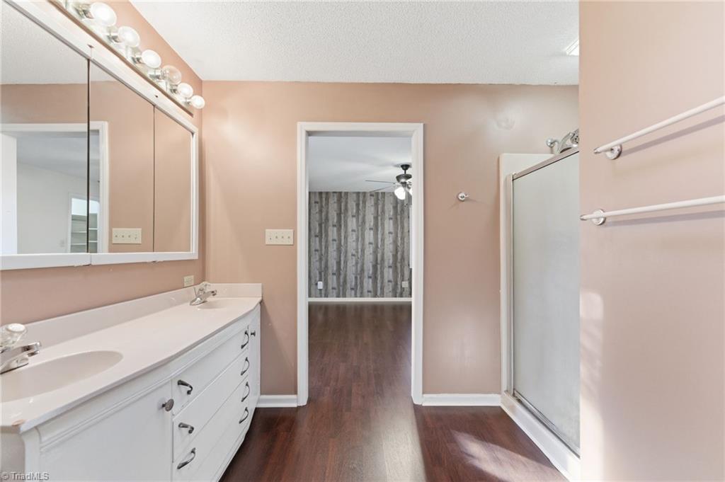 property viewer photo 35