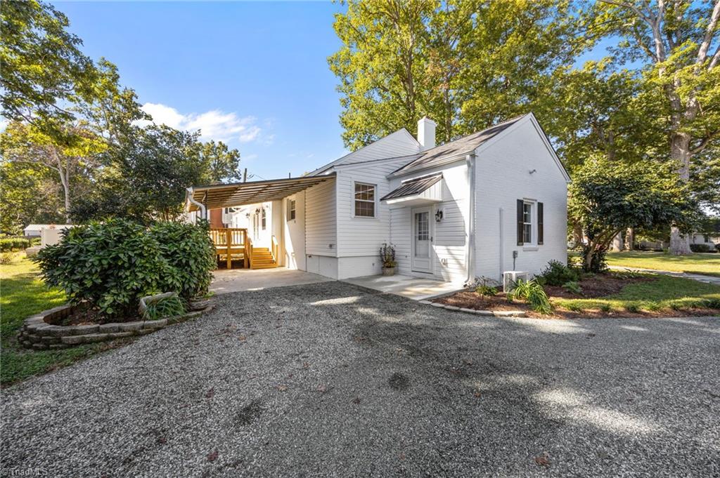 main property photo 28
