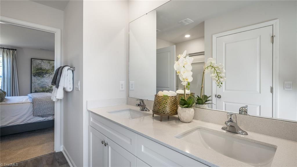 property viewer photo 24