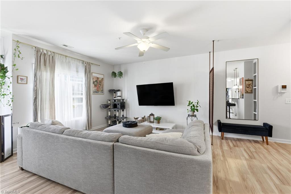 property viewer photo 6