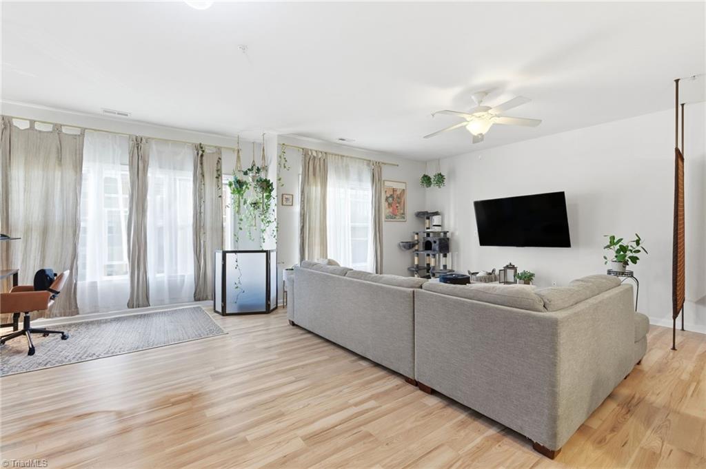property viewer photo 9