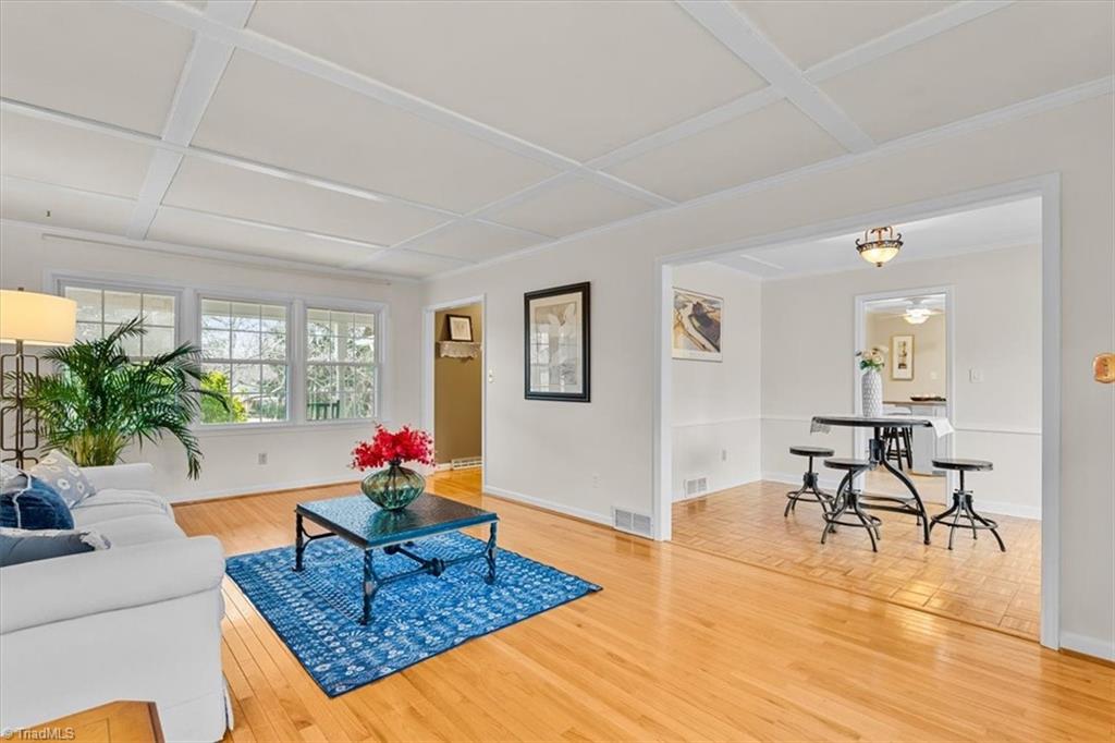 property viewer photo 3