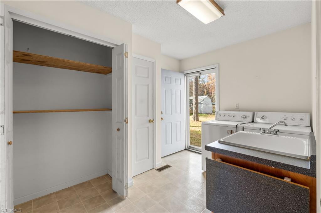 property viewer photo 23
