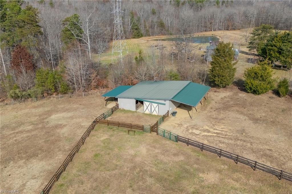 main property photo 40