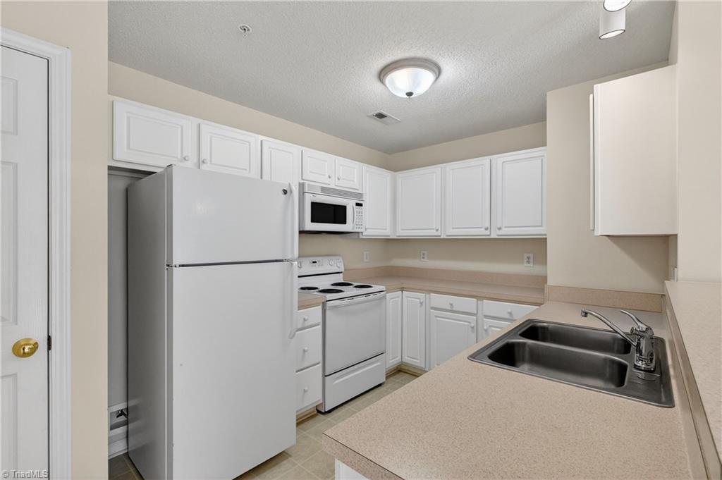 property viewer photo 6