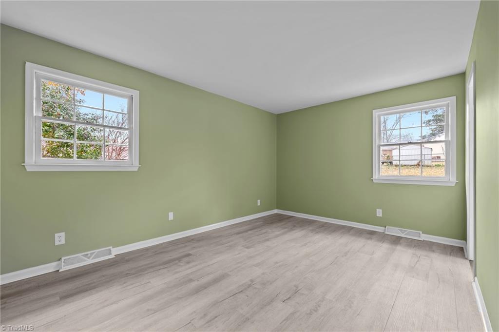 property viewer photo 9