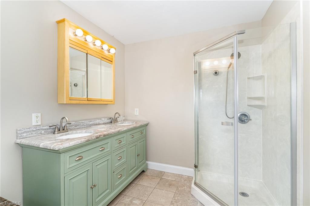 property viewer photo 19