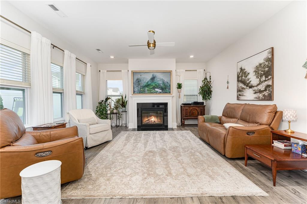 property viewer photo 9