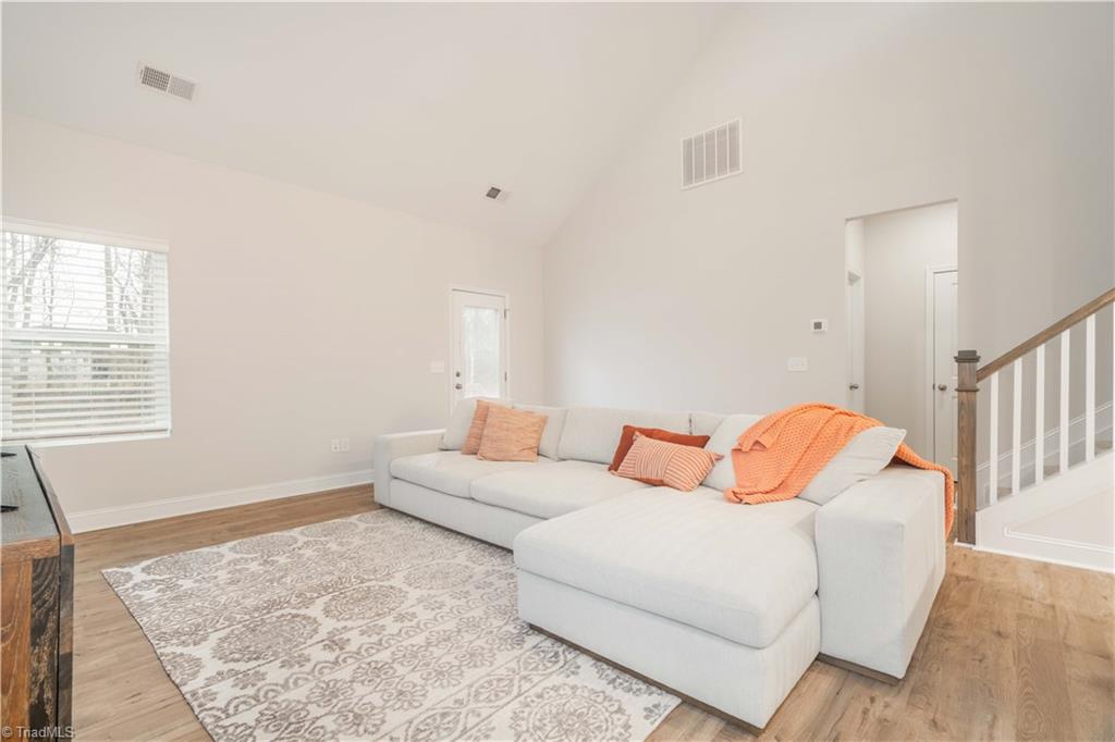 property viewer photo 12