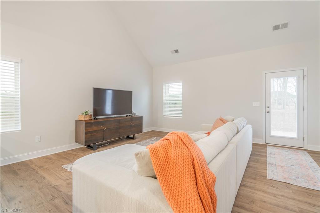 property viewer photo 13
