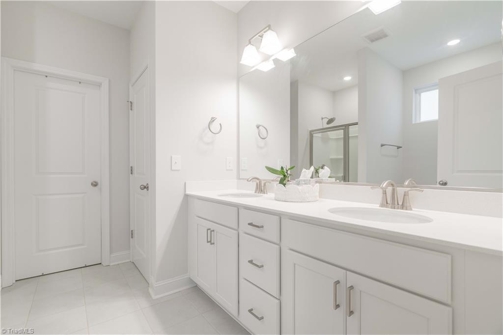 property viewer photo 18