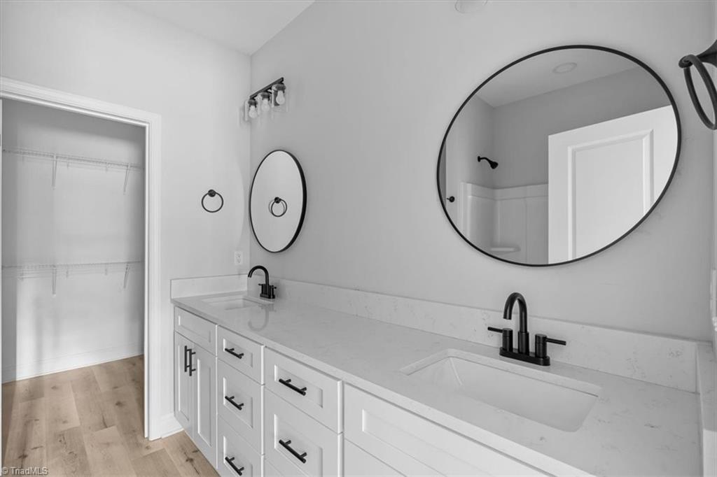 property viewer photo 16