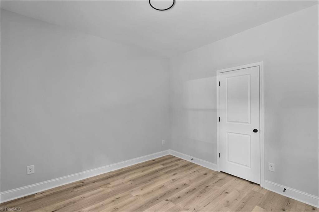 property viewer photo 24