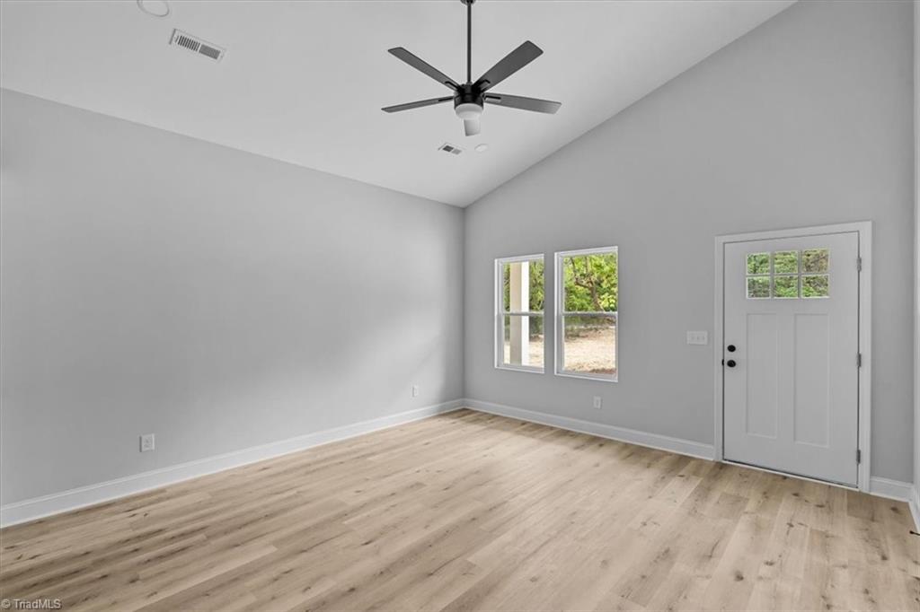 property viewer photo 6