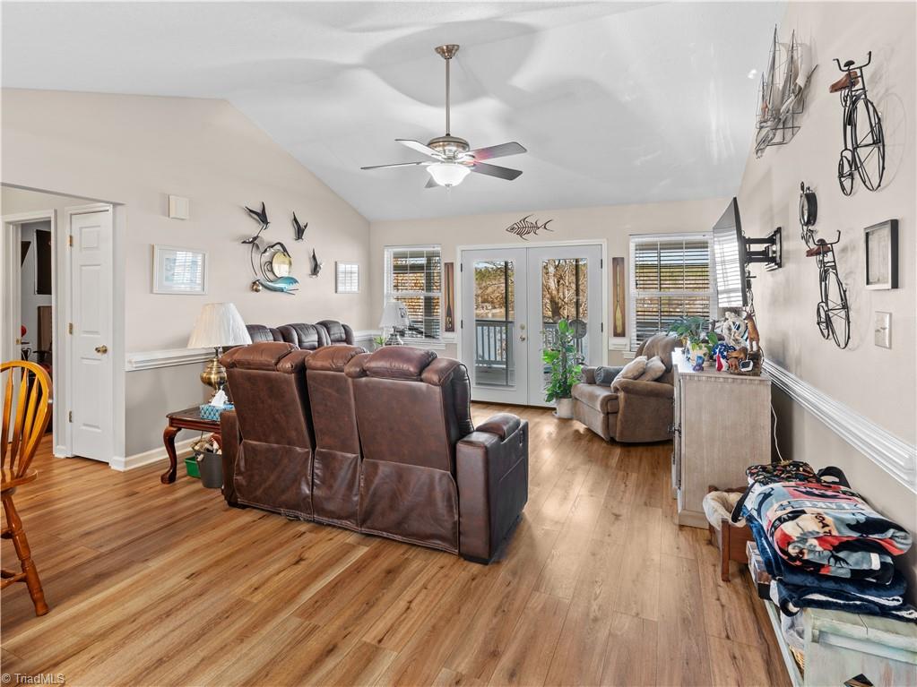 property viewer photo 6
