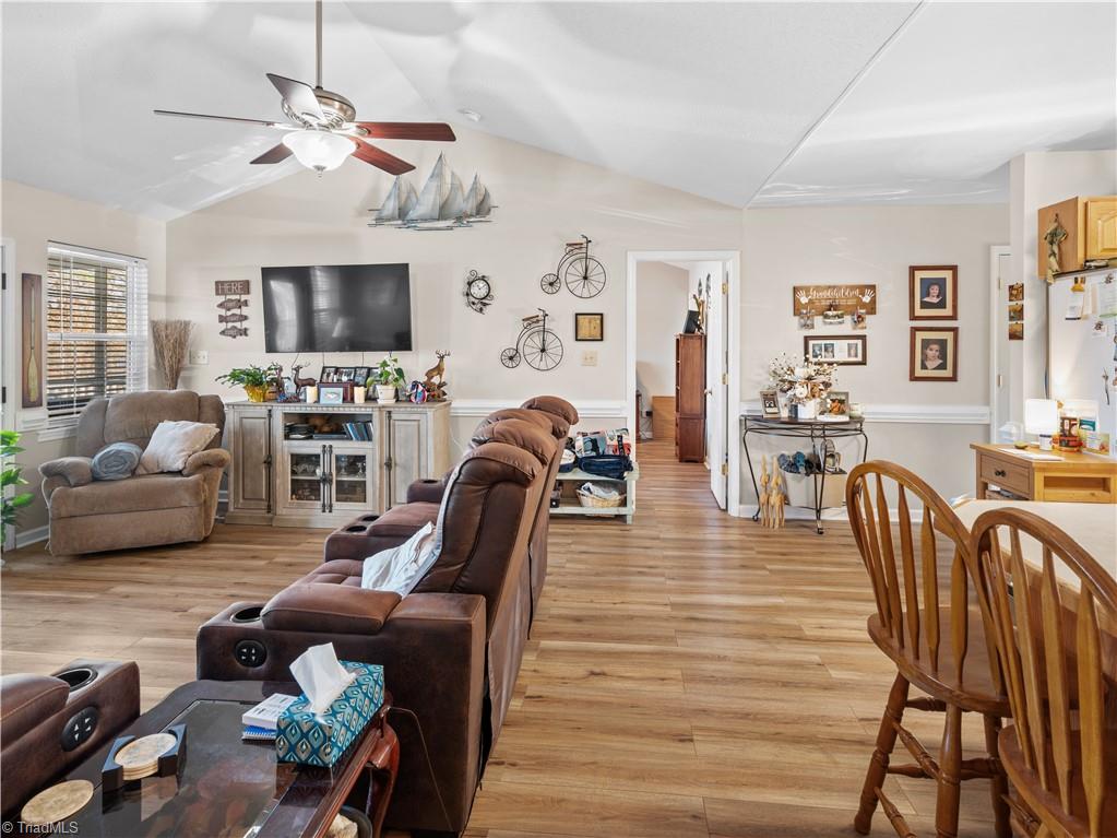 property viewer photo 7