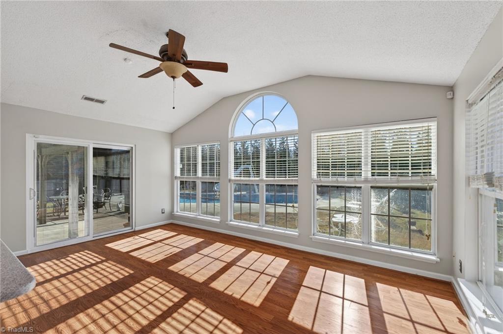 property viewer photo 16