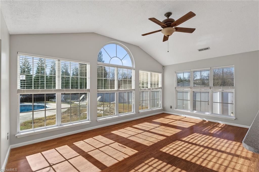 property viewer photo 19