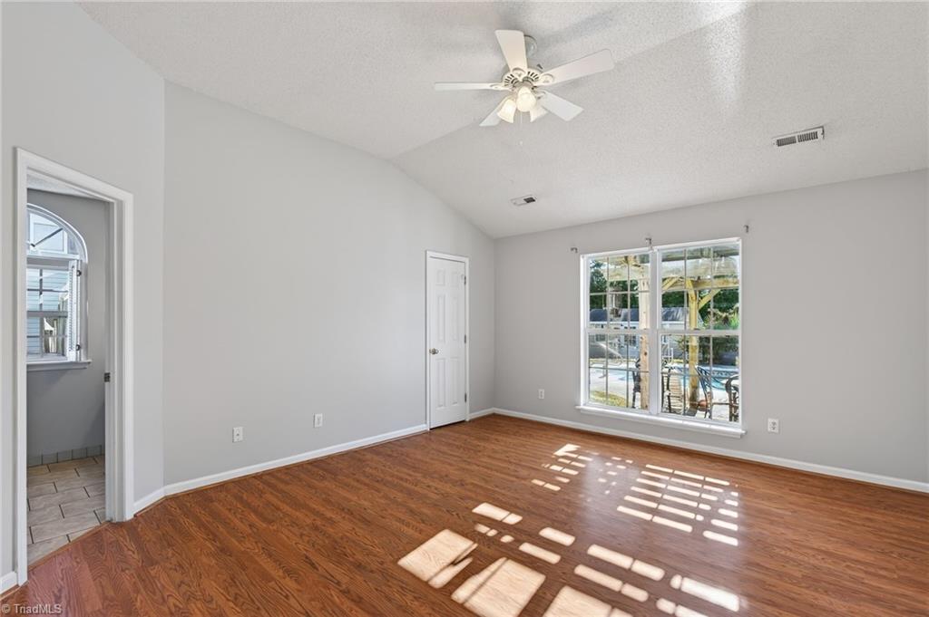 property viewer photo 20