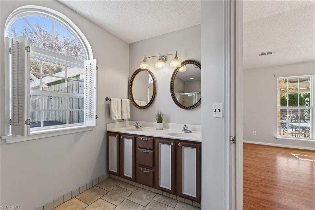 property viewer photo 26