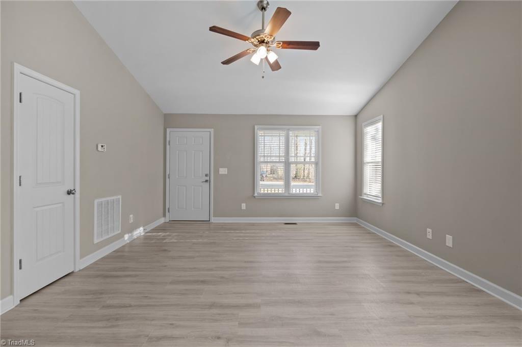 property viewer photo 6