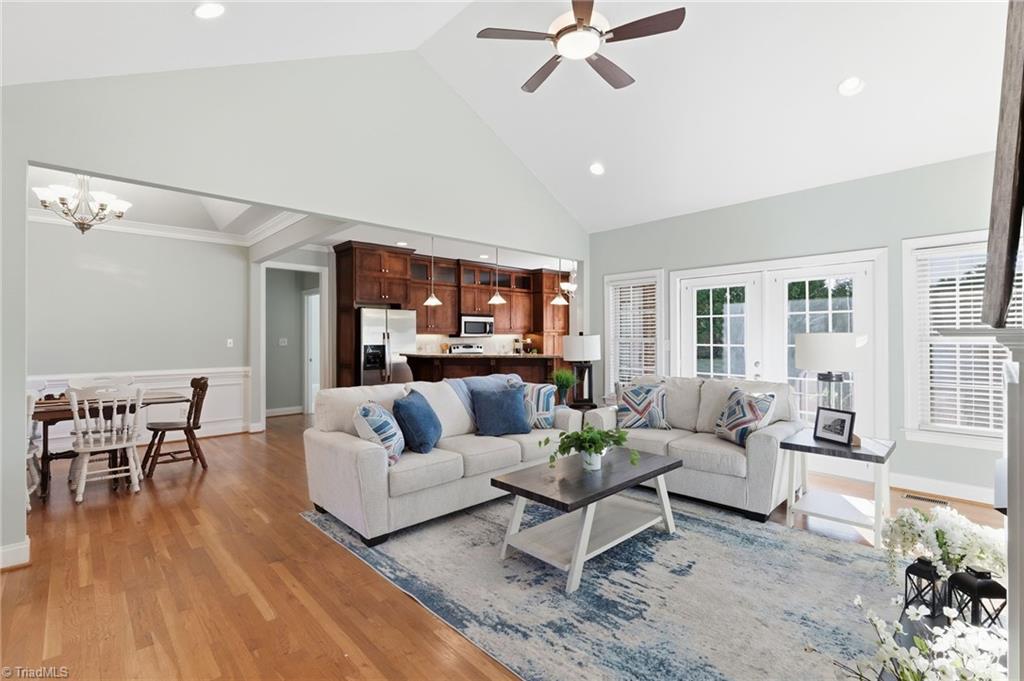 property viewer photo 6