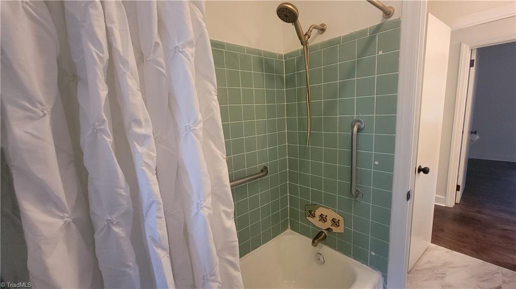 property viewer photo 8