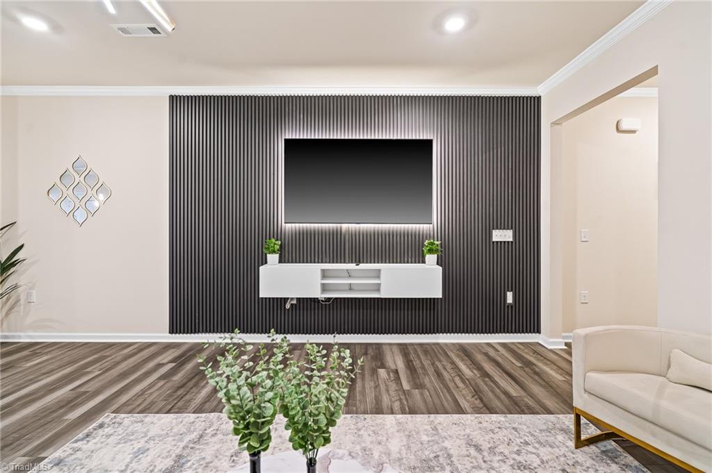 property viewer photo 4