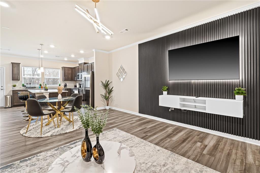 property viewer photo 6
