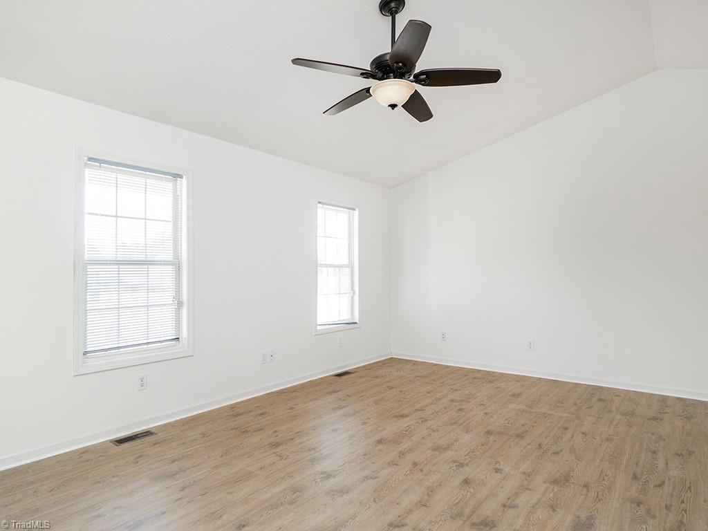 property viewer photo 4