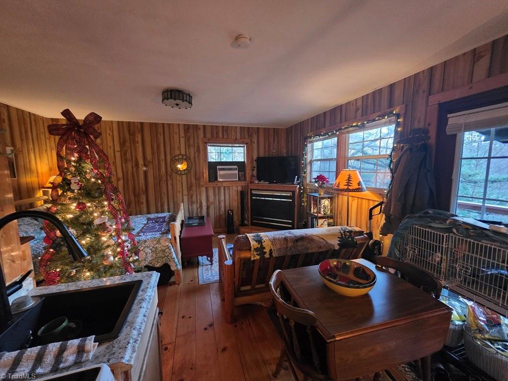 property viewer photo 7