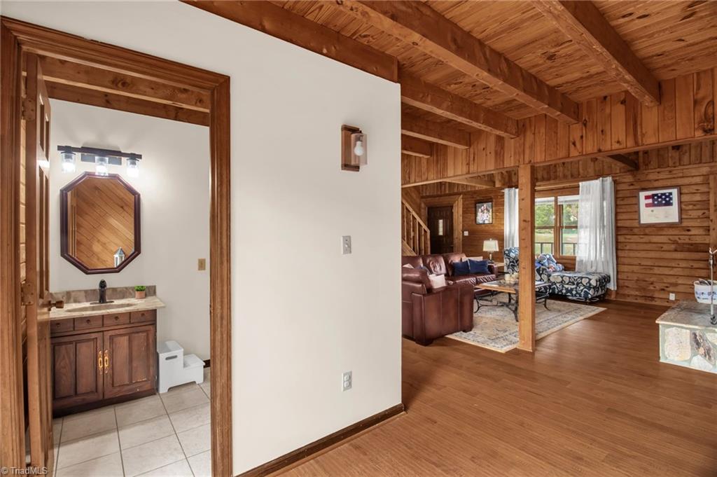 property viewer photo 12