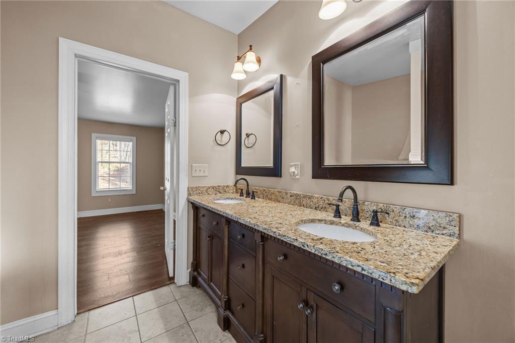 property viewer photo 26