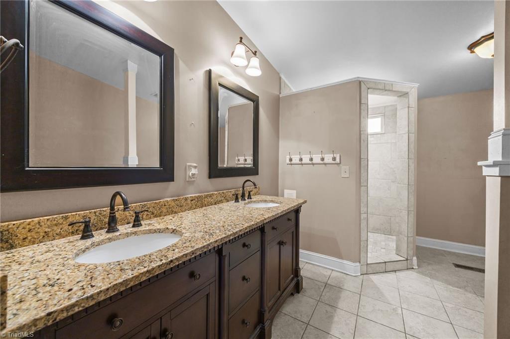 property viewer photo 9