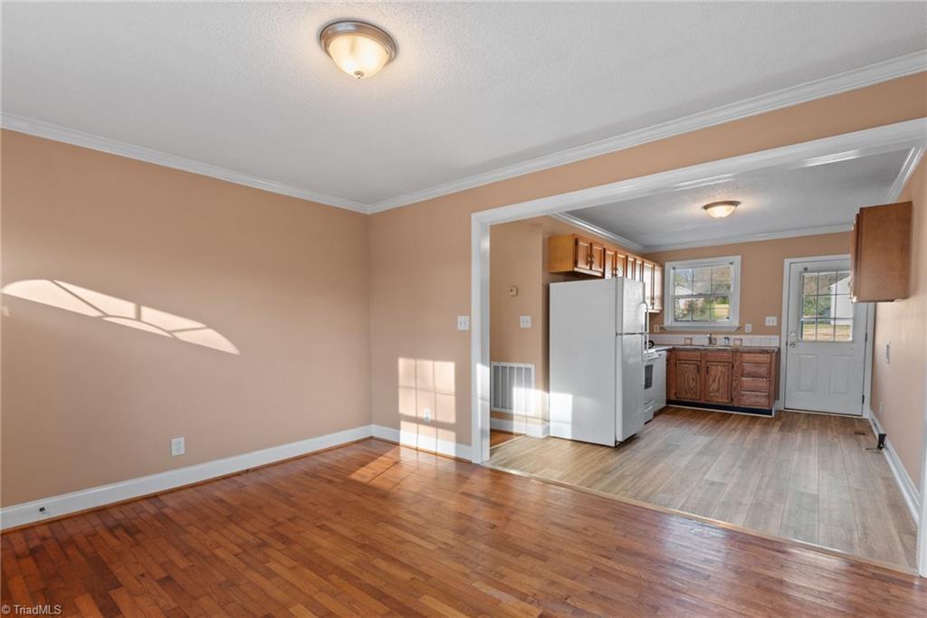 property viewer photo 4