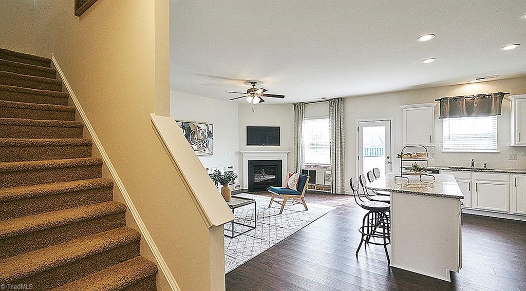 property viewer photo 2
