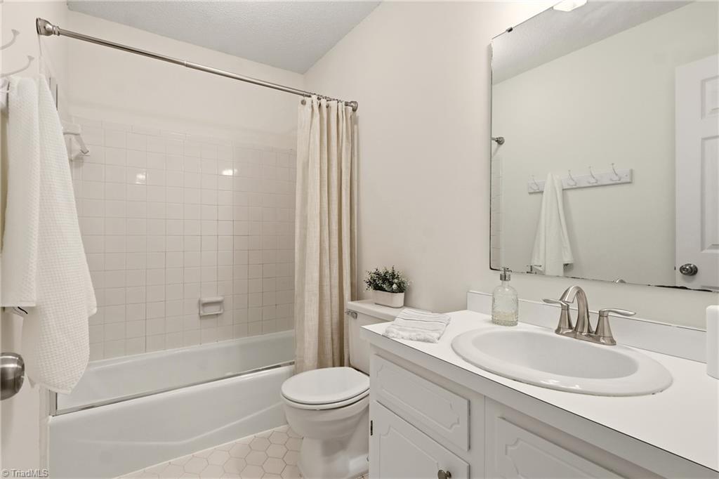property viewer photo 26