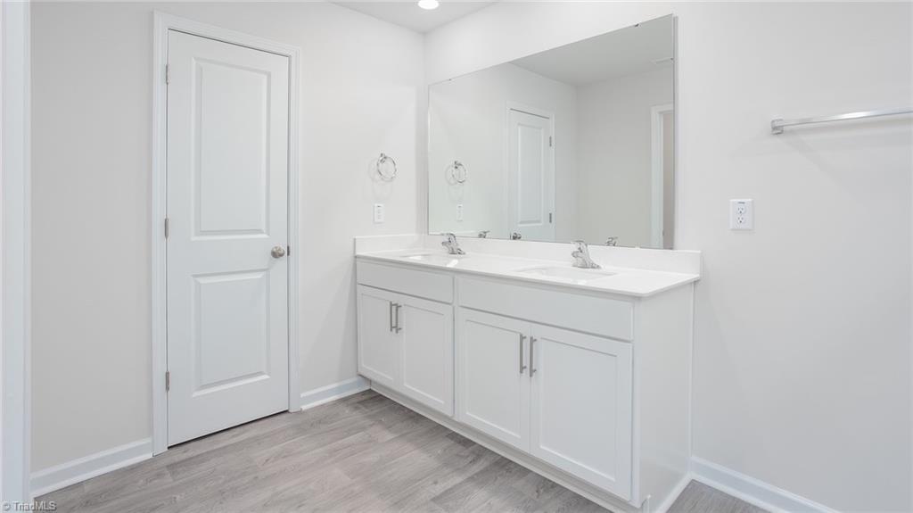 property viewer photo 18