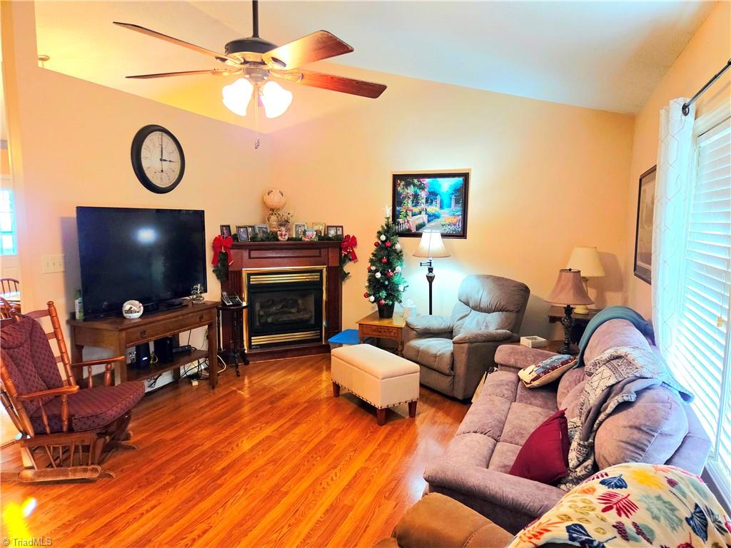 property viewer photo 2