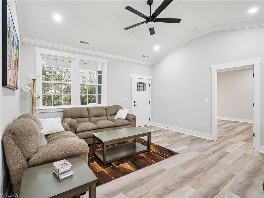 property viewer photo 7