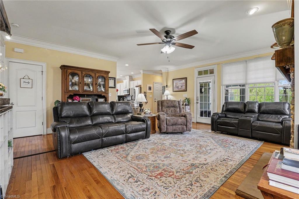 property viewer photo 9
