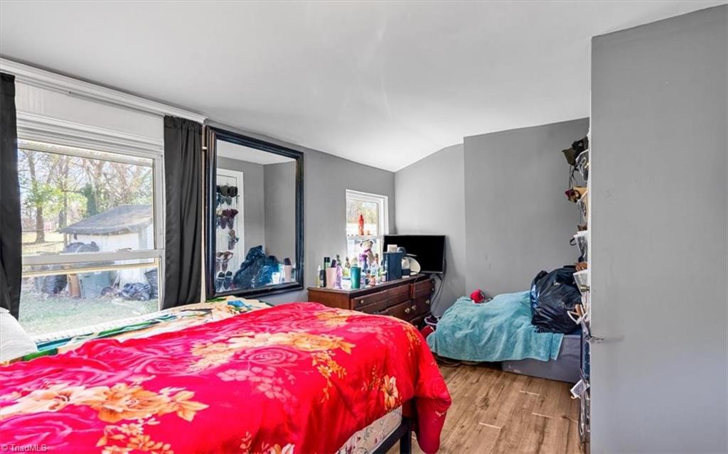 property viewer photo 18